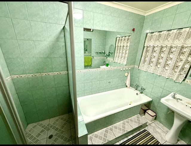 4 BEDROOM FREESTANDING FOR SALE IN COSMOSRAND